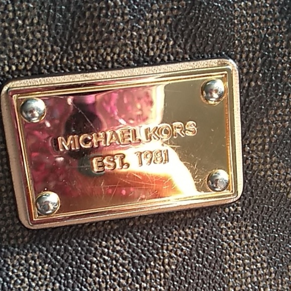 Michael kors wristlet - Picture 3 of 5